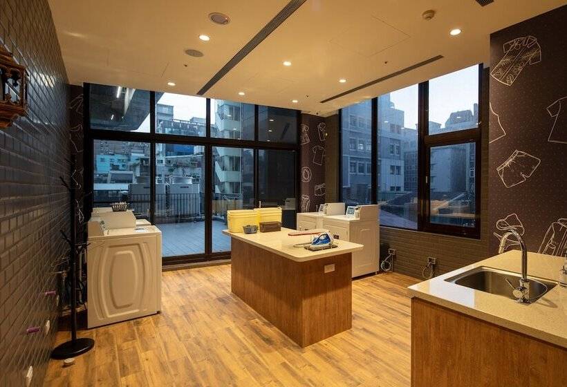 Roaders Plus Hotel Theme