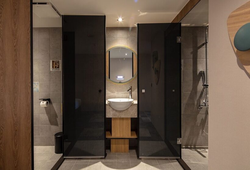 Roaders Plus Hotel Theme