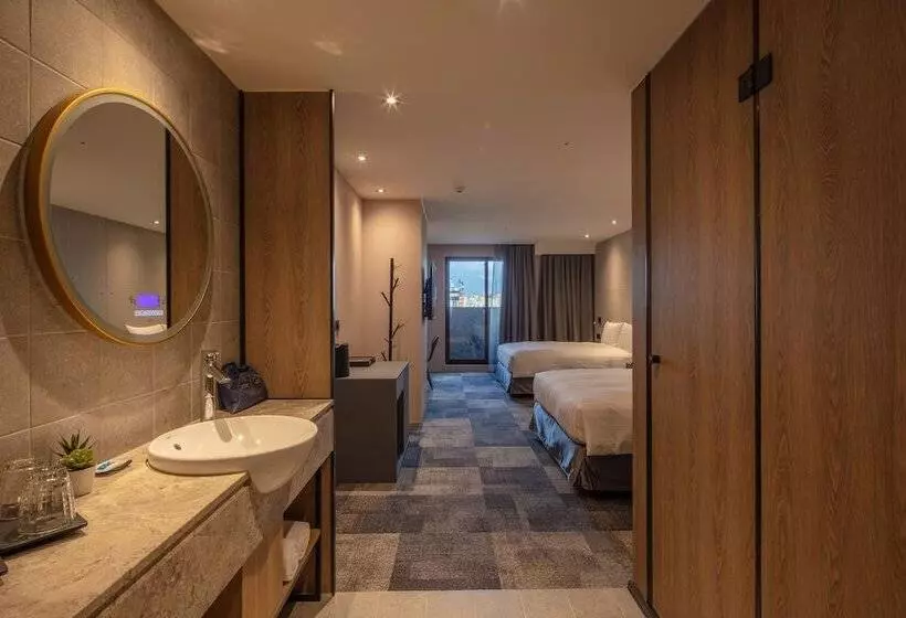 Roaders Plus Hotel   Theme