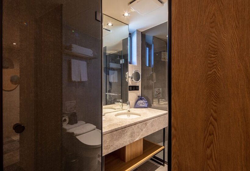 Roaders Plus Hotel Theme