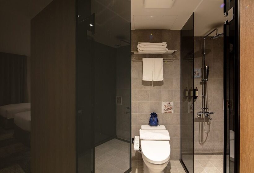 Roaders Plus Hotel Theme