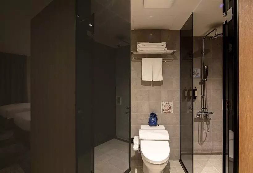 Roaders Plus Hotel   Theme