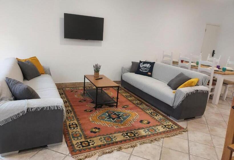 پانسیون Wolley Peniche Guesthouse