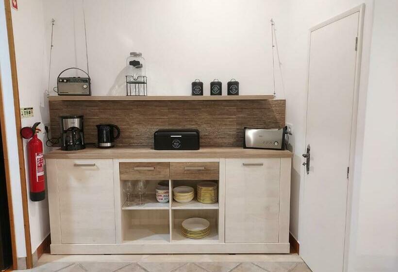 پانسیون Wolley Peniche Guesthouse