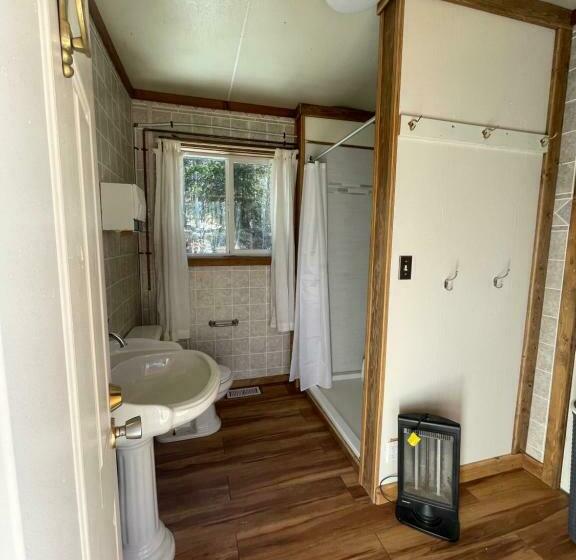 مبيت وإفطار Jade Fever Mine Camp