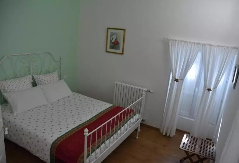 Aamiaismajoitus (B&B) La Little School Chambres D Hôtes à Arçay