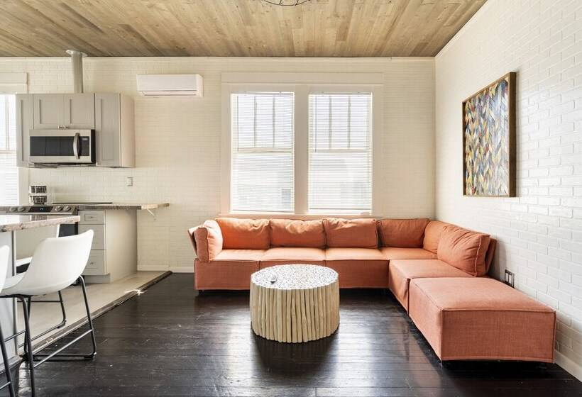 Midtown Penthouse Blocks To Beach