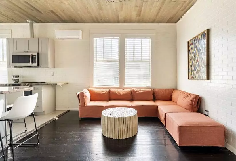 Midtown Penthouse Blocks To Beach