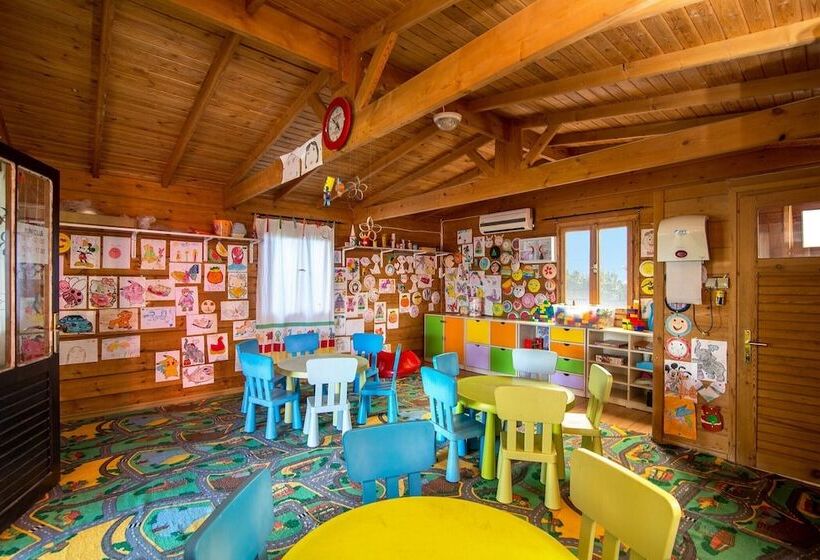 هتل Grand Sahins Gumuldur Resort