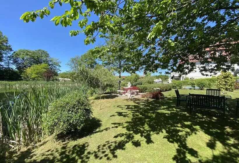 Hotelli Jagdschloss Lalendorf