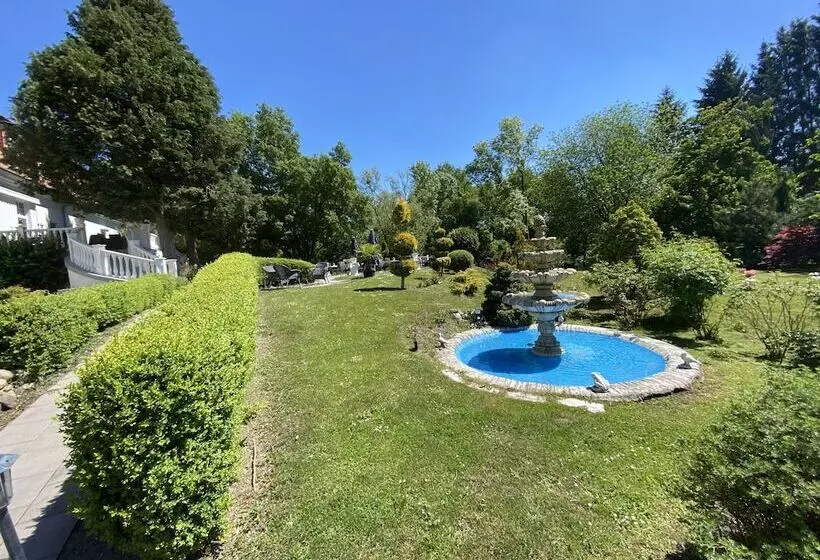 Hotelli Jagdschloss Lalendorf