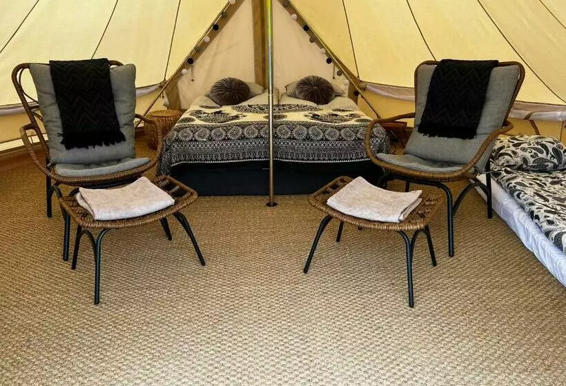 Aamiaismajoitus (B&B) Vättervy Glamping Med Tält Och Stugor