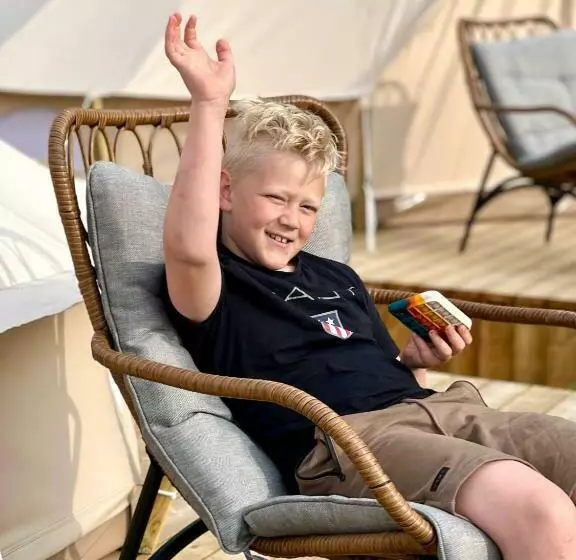 Aamiaismajoitus (B&B) Vättervy Glamping Med Tält Och Stugor