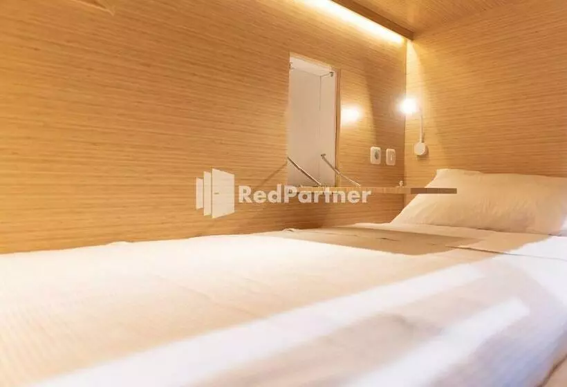 Hotelli Capsule Inn Antasari Mitra Reddoorz