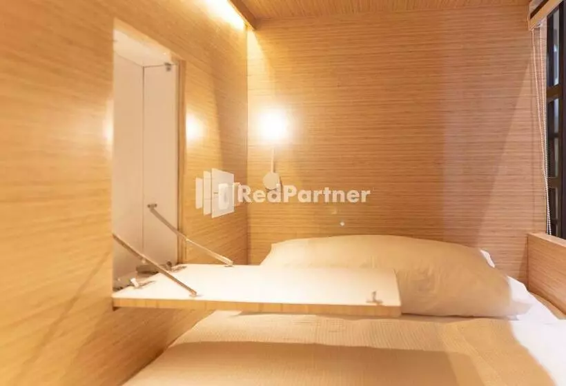 Hotelli Capsule Inn Antasari Mitra Reddoorz