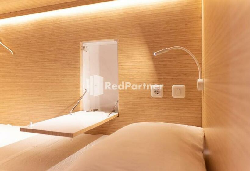 Otel Capsule Inn Antasari Mitra Reddoorz