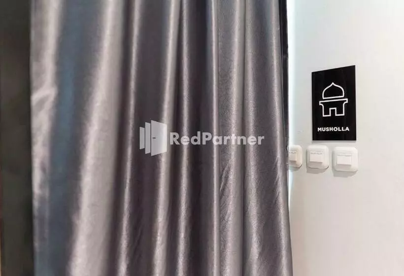 Hotelli Capsule Inn Antasari Mitra Reddoorz