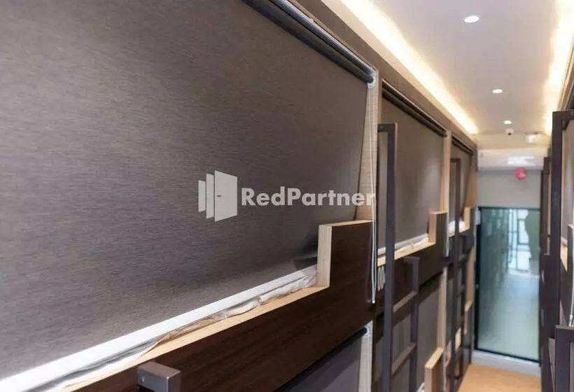 Hotelli Capsule Inn Antasari Mitra Reddoorz