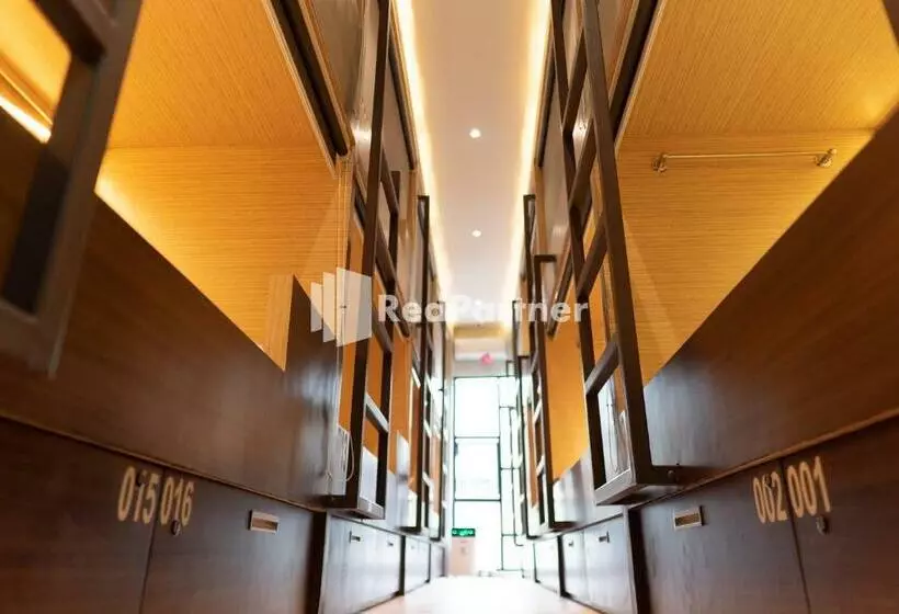 Hotelli Capsule Inn Antasari Mitra Reddoorz