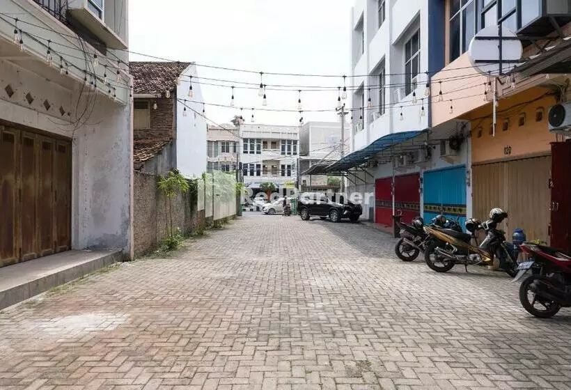 Hotelli Capsule Inn Antasari Mitra Reddoorz