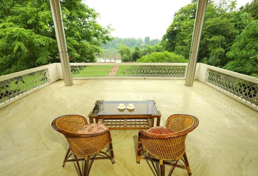 فندق Stayvista At Periyar Palace Pet Friendly, River View Villa With Garden