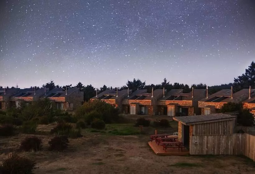 Hotelli Surfcrest Resort