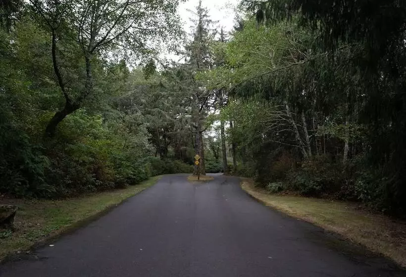 Hotelli Surfcrest Resort