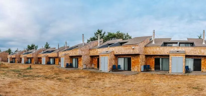 Hotelli Surfcrest Resort