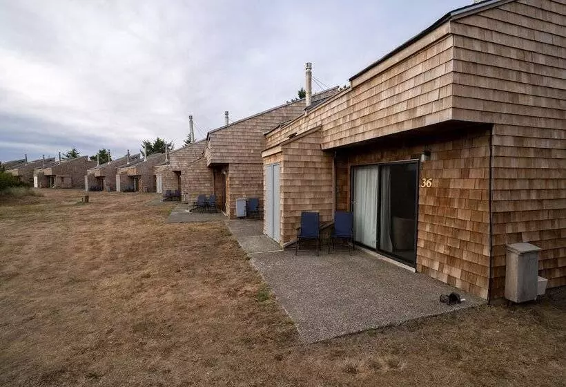 Hotelli Surfcrest Resort