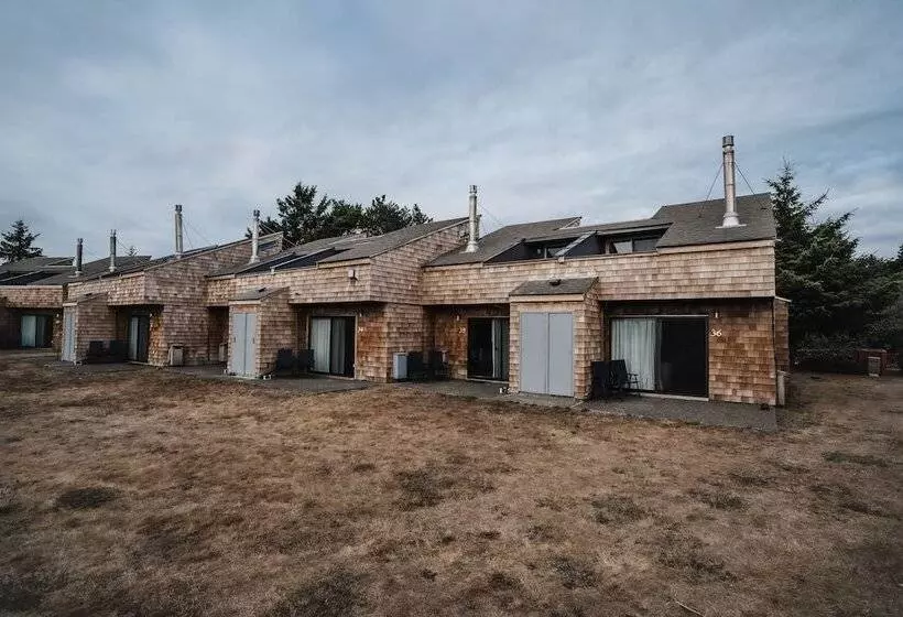 Hotelli Surfcrest Resort