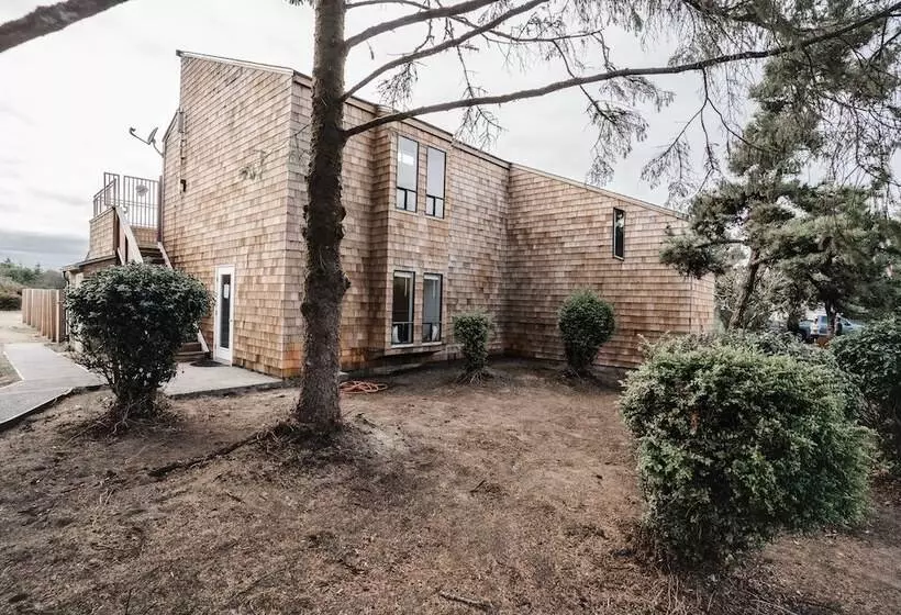 Hotelli Surfcrest Resort