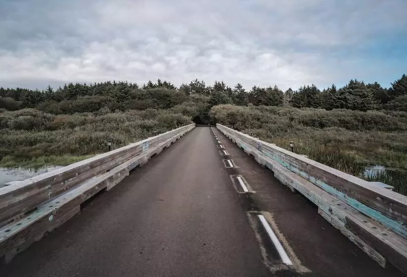 Hotelli Surfcrest Resort