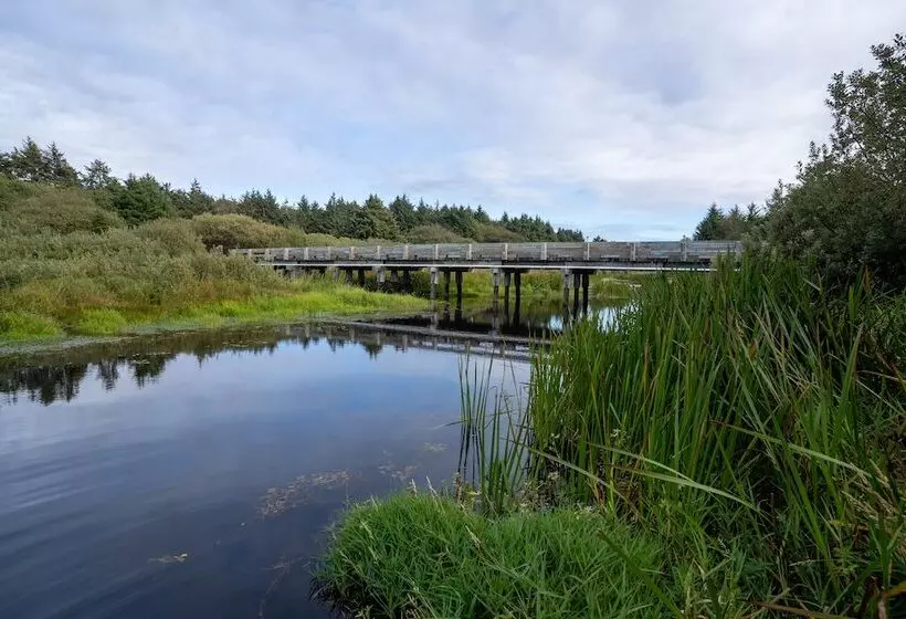 Hotelli Surfcrest Resort