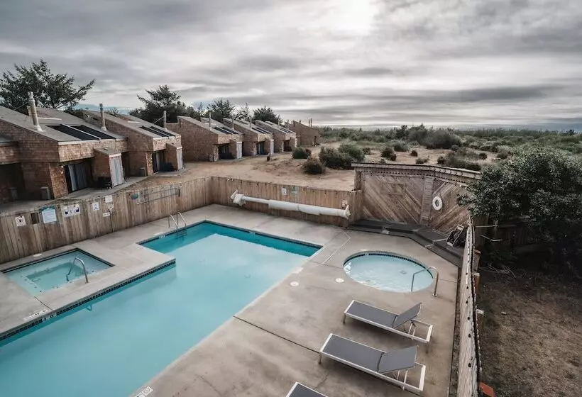 Hotelli Surfcrest Resort