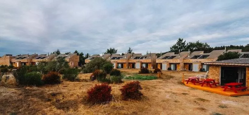 Hotelli Surfcrest Resort