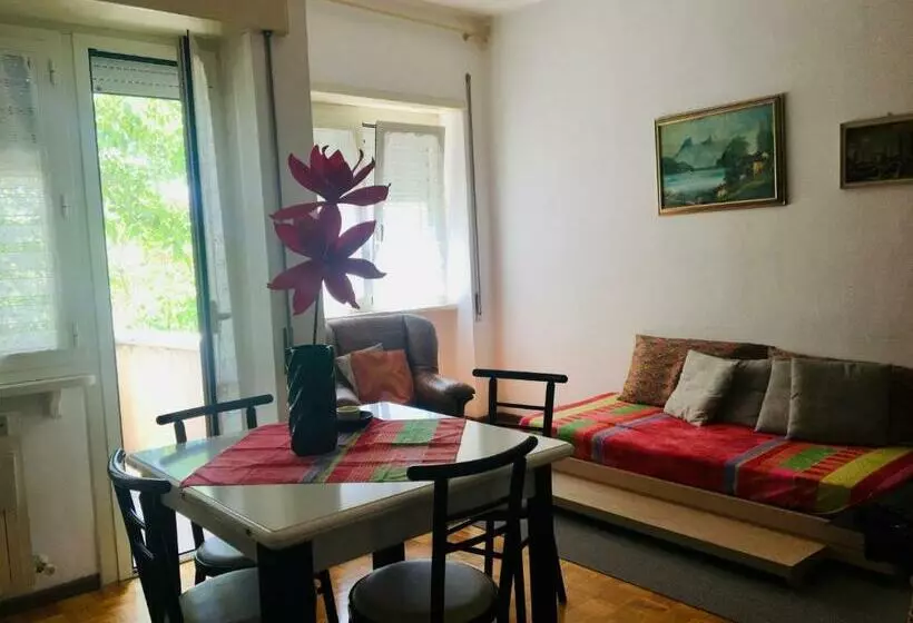 Majatalo Affittacamere Ferranti Di Fronte Al Centro Di Selezione