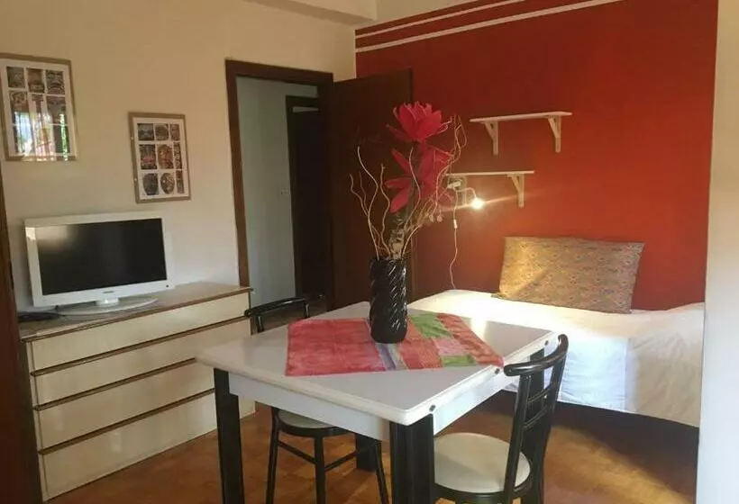 Majatalo Affittacamere Ferranti Di Fronte Al Centro Di Selezione