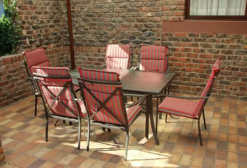 Majatalo Cosy Corner Guest House, George