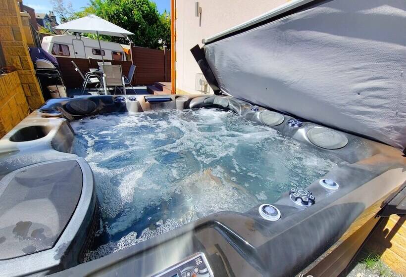 펜션 St Martins House Apartments