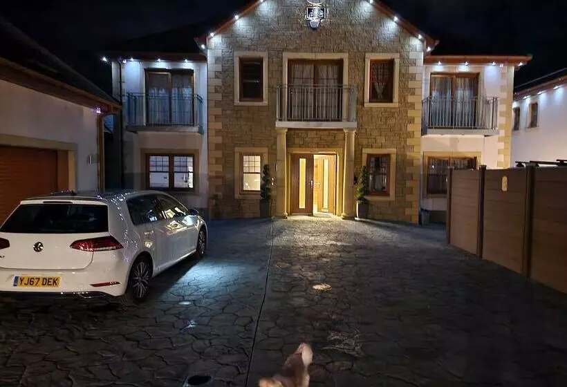 Majatalo St Martins House Apartments