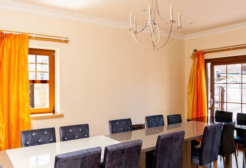 펜션 St Martins House Apartments