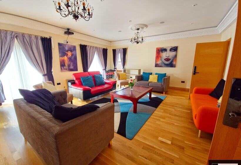 펜션 St Martins House Apartments