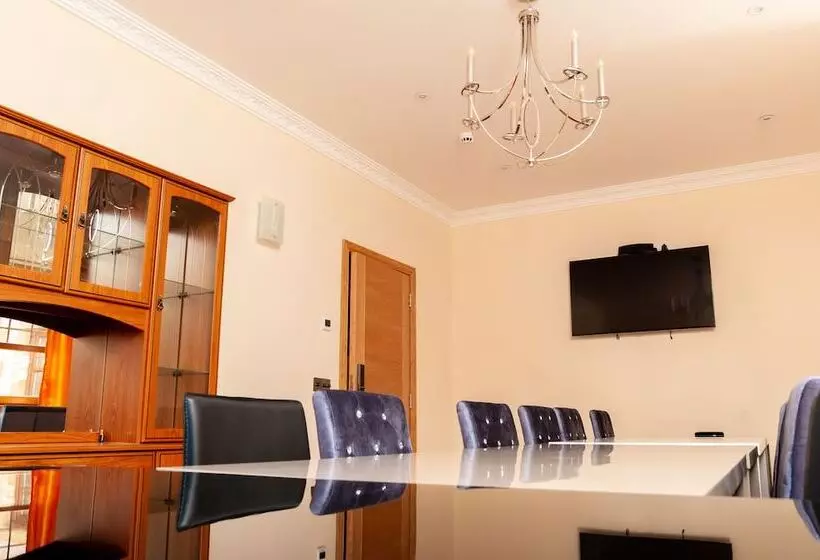 Majatalo St Martins House Apartments