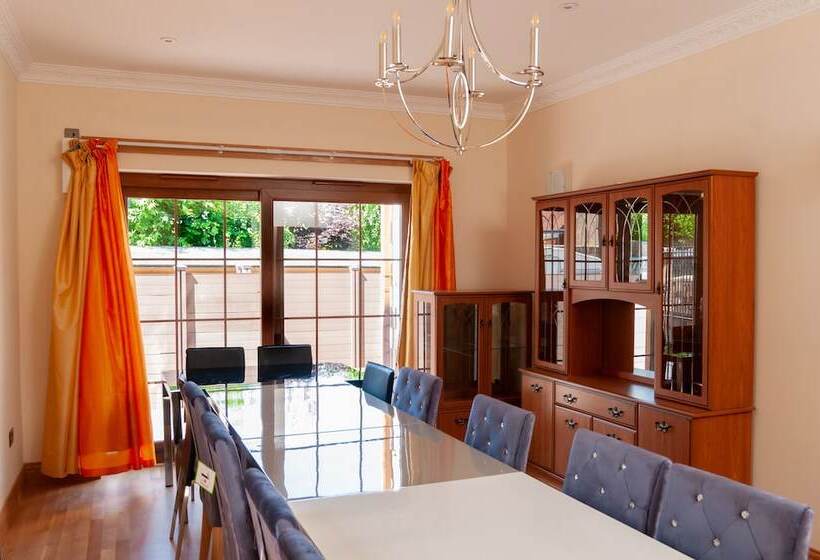 펜션 St Martins House Apartments