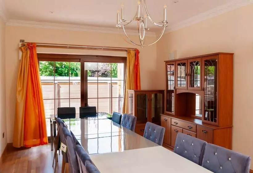 Majatalo St Martins House Apartments