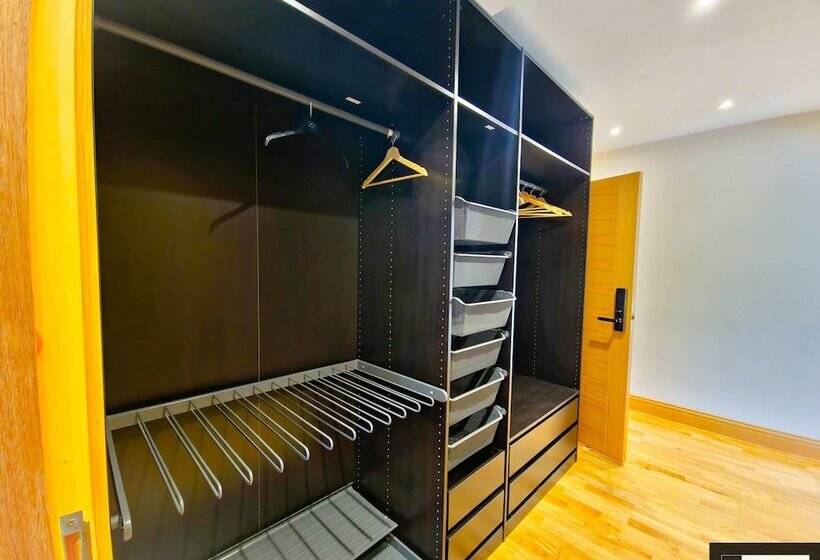 펜션 St Martins House Apartments