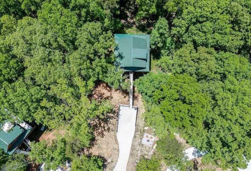 Top Of The Line Treehouse Near Helen, Georgia