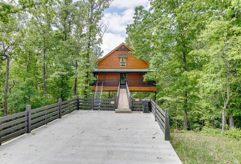 Top Of The Line Treehouse Near Helen, Georgia