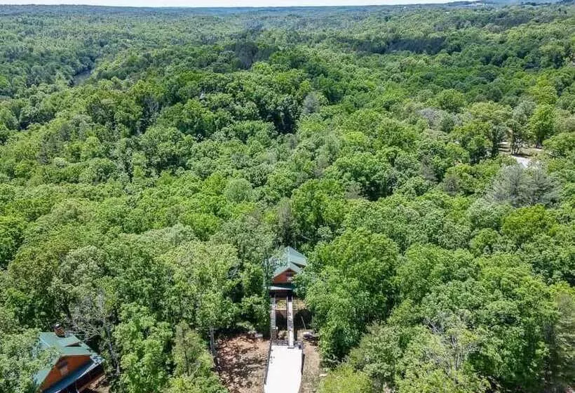 Top Of The Line Treehouse Near Helen, Georgia