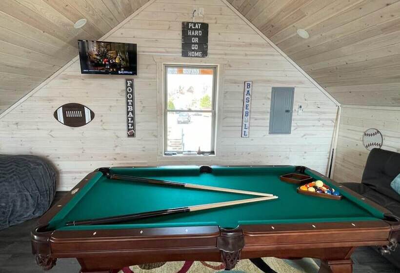 Top Of The Line Treehouse Near Helen, Georgia